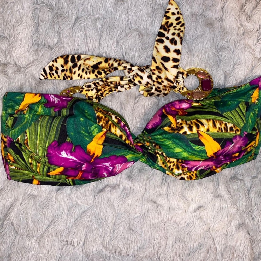 NWT Victoria’s Secret Bandeau Bikini Top- size L
